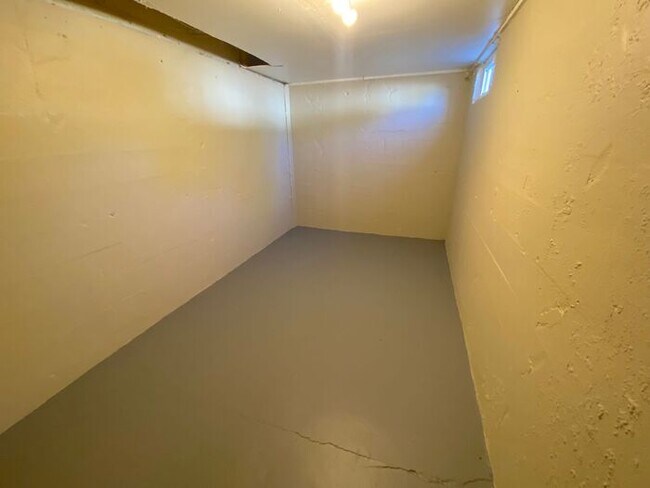 Building Photo - Like Brand New! - Single Story House in North Central Reno