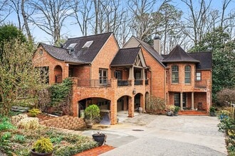 Building Photo - 4 Bedroom, 4 Bath in the heart of Emory, CDC corridor