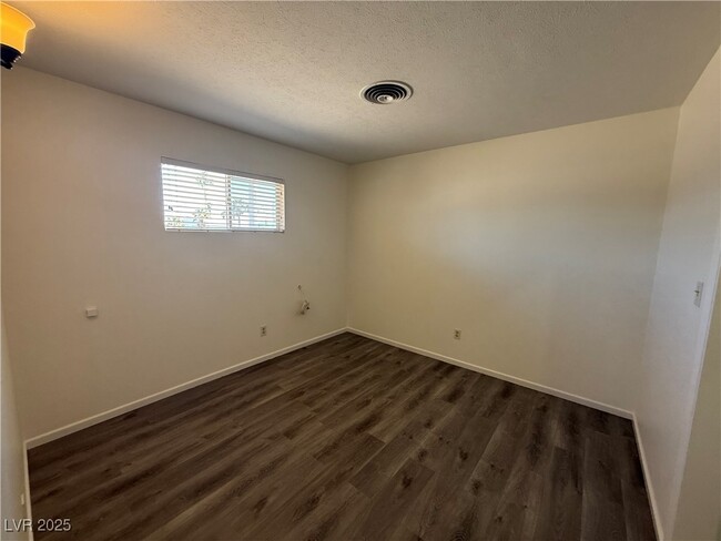 Building Photo - 5643 S Pecos Rd