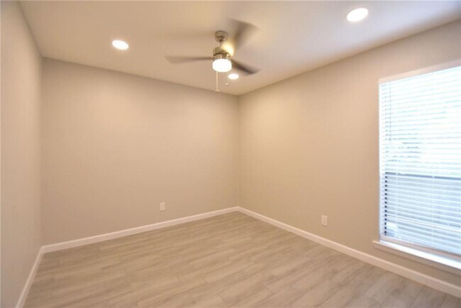 Building Photo - 8600 Fathom Cir
