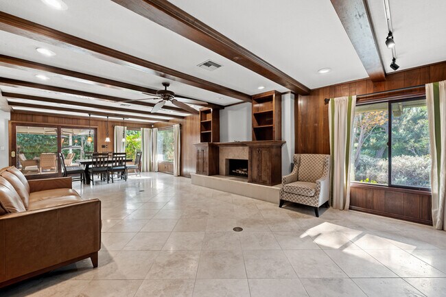 Building Photo - 1342 Skyline Dr