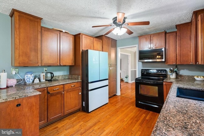 Building Photo - 127 Pilgrim Cove