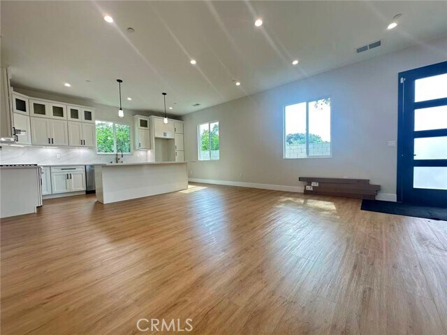 Building Photo - 204 N Willow Ave