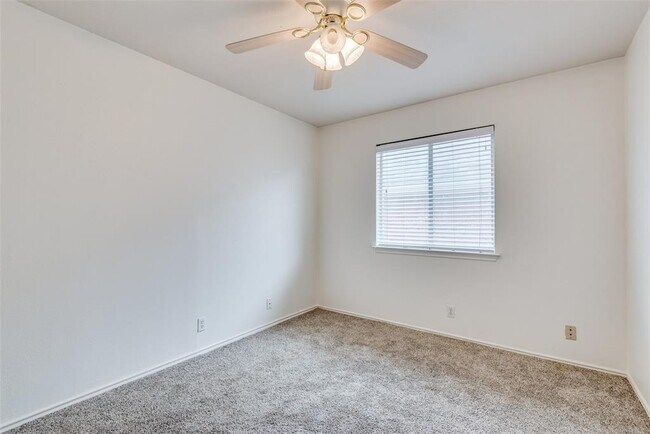 Building Photo - 1723 Rosenborough Ln S