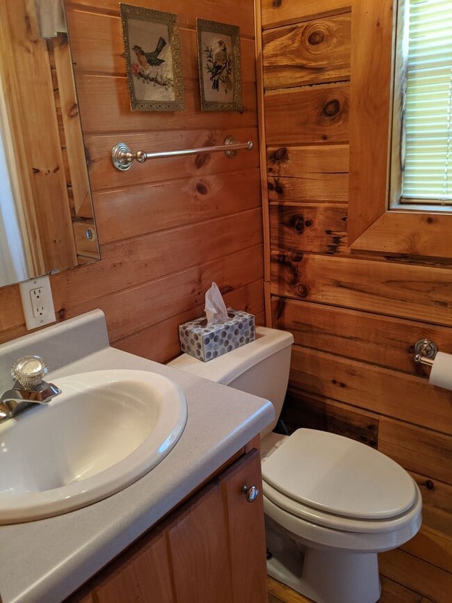 Building Photo - 2 Bed 1 Bath Cabin- All Utilities Included...