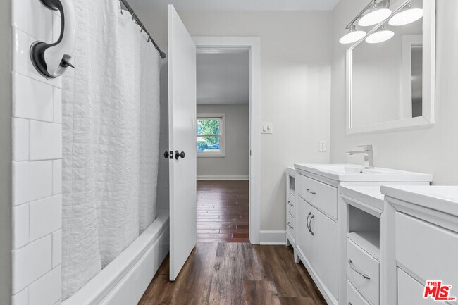 Building Photo - 4744 Haskell Ave