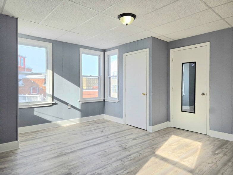 Building Photo - 48 Rocliffe St