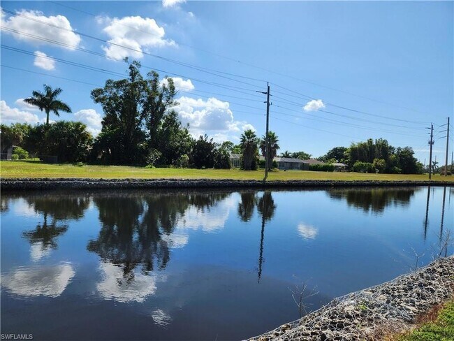 Building Photo - 300 Valley Stream Dr