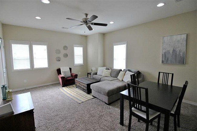 Building Photo - 314 Fairway Dr