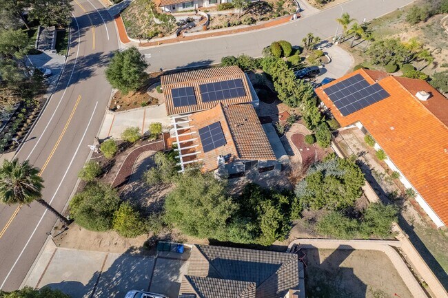 Building Photo - 11000 Meadow Glen Way E