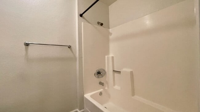 Building Photo - 2 Bedroom + Loft Condo in Parkwood Village