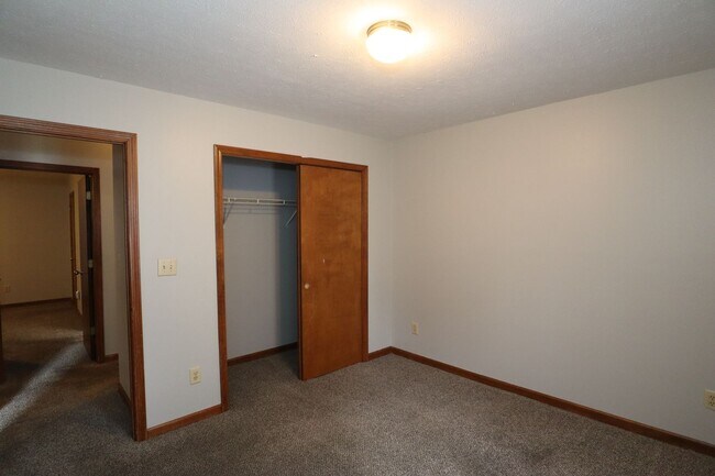 Building Photo - 3 Bedroom Fishers Rambler!
