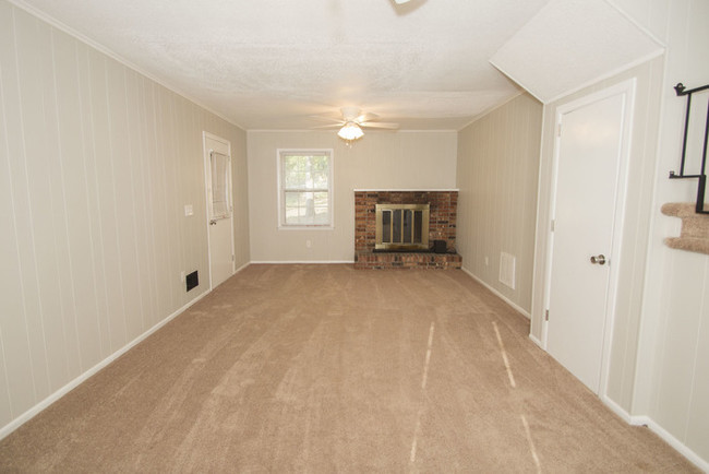 Building Photo - Spacious home in Pine Valley community!