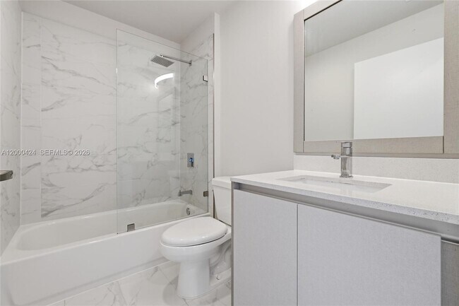 Building Photo - 2505 NE 193rd St