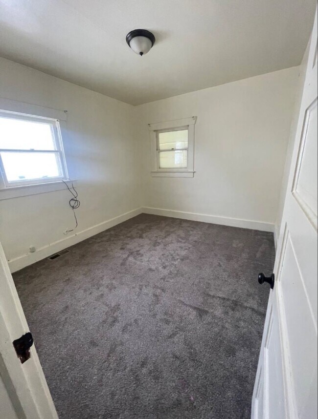 Building Photo - 1551 Oakley Ave