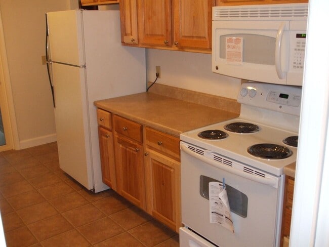 Building Photo - Amazing 3 Bed, 2 Bath Spacious Home with a...
