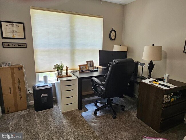 Building Photo - 381 Longwood Dr