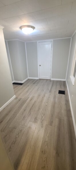 Building Photo - 261 Sunnyside Ave