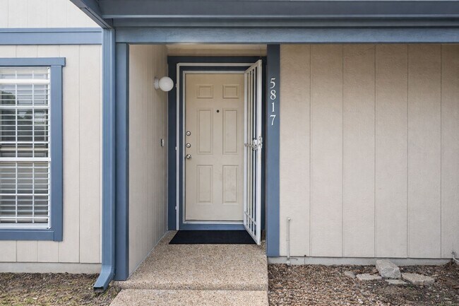 Building Photo - 5817 W Tidwell Rd