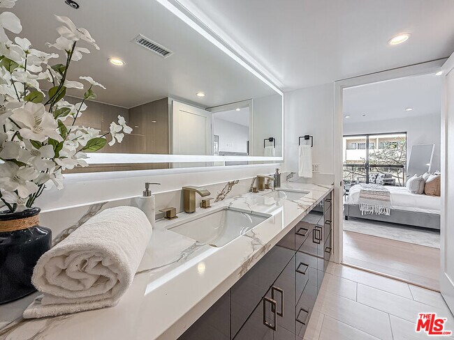 Building Photo - 1133 5th St