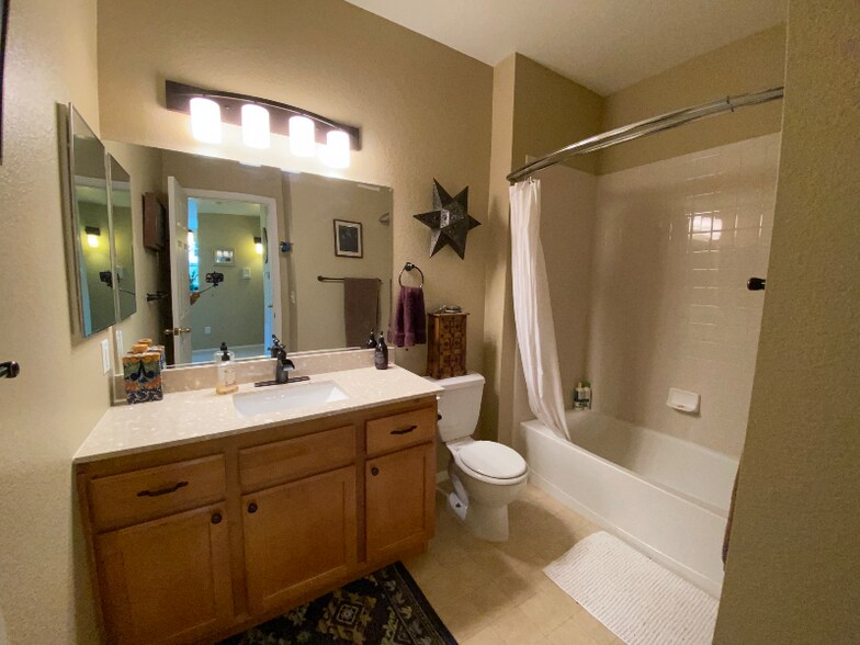 Building Photo - 2059 Grays Peak Dr