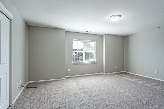 Building Photo - Beautiful 4 bedroom, 2.5 bath home in Rain...