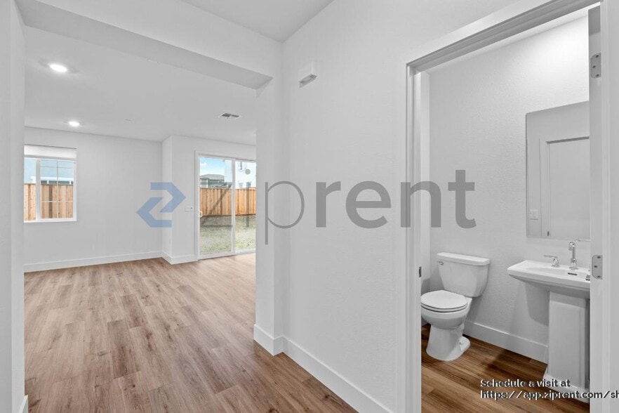 Building Photo - Unit
