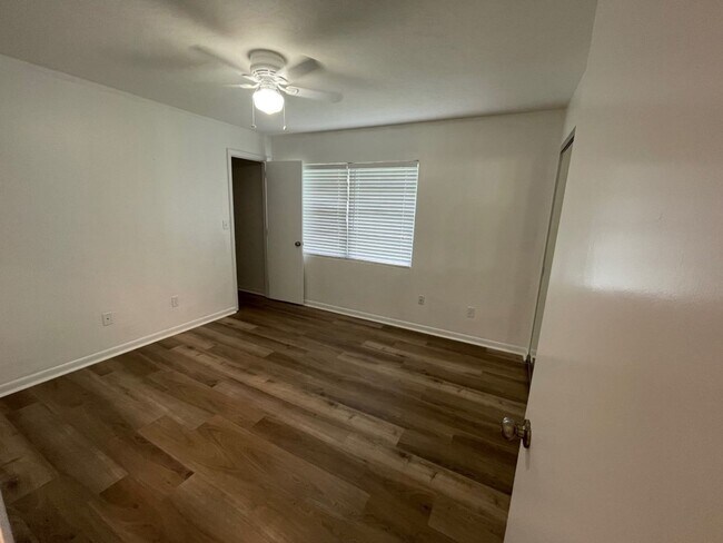 Building Photo - 2526 NW 54th Blvd