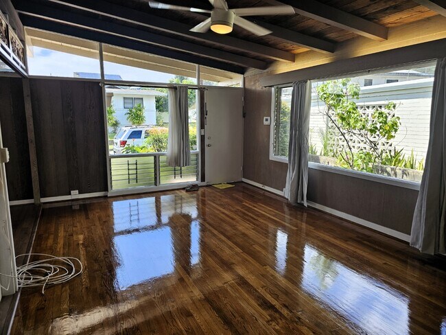Building Photo - 4 bed, 2.5 bath single family house, Liliha neighborhood.