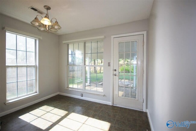 Building Photo - 252 Mountain Creek Dr