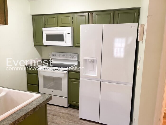 Building Photo - 12135 Salemtown Dr