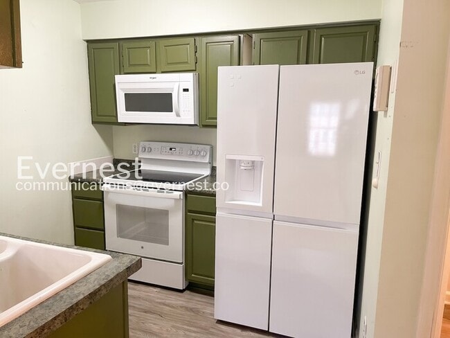 Building Photo - 12135 Salemtown Dr