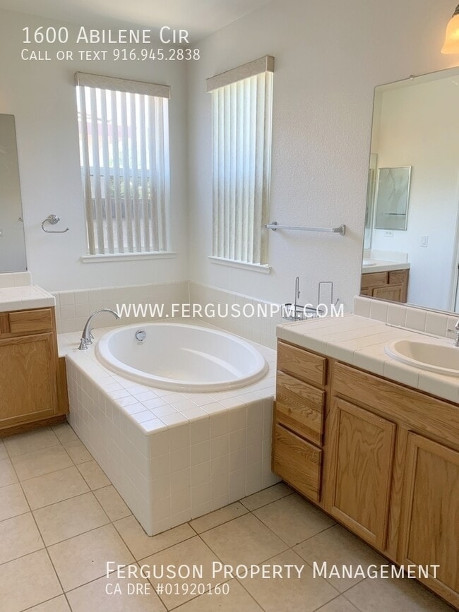 Building Photo - 1600 Abilene Cir