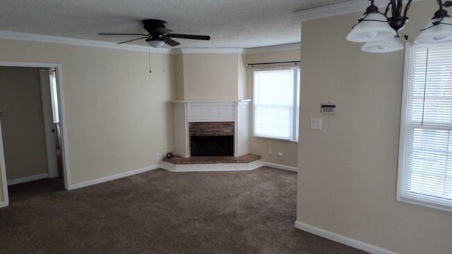 Building Photo - 107 Bancroft Dr