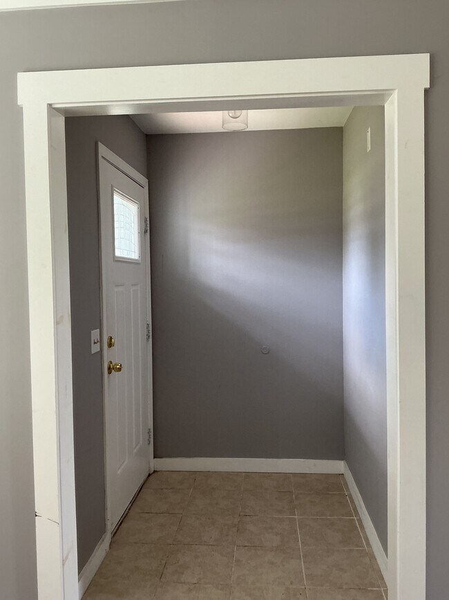 Building Photo - 814 Lorraine Dr