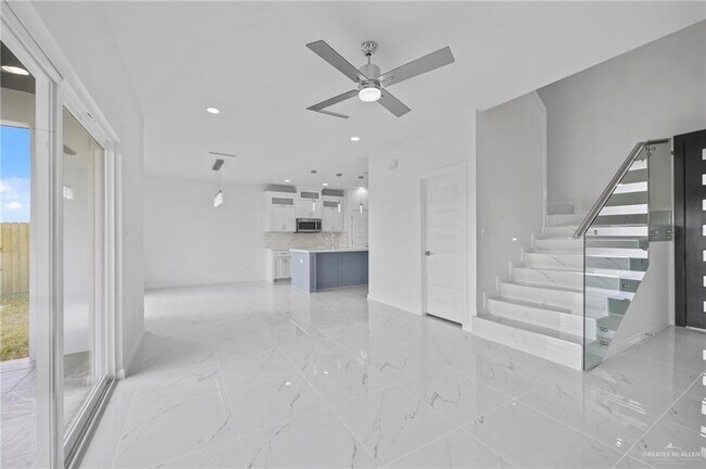 Building Photo - 17 E St