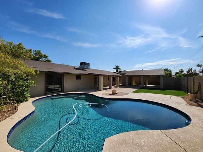 Building Photo - Tempe 4 Bedroom 3 Bath w/ Pool right near ASU!