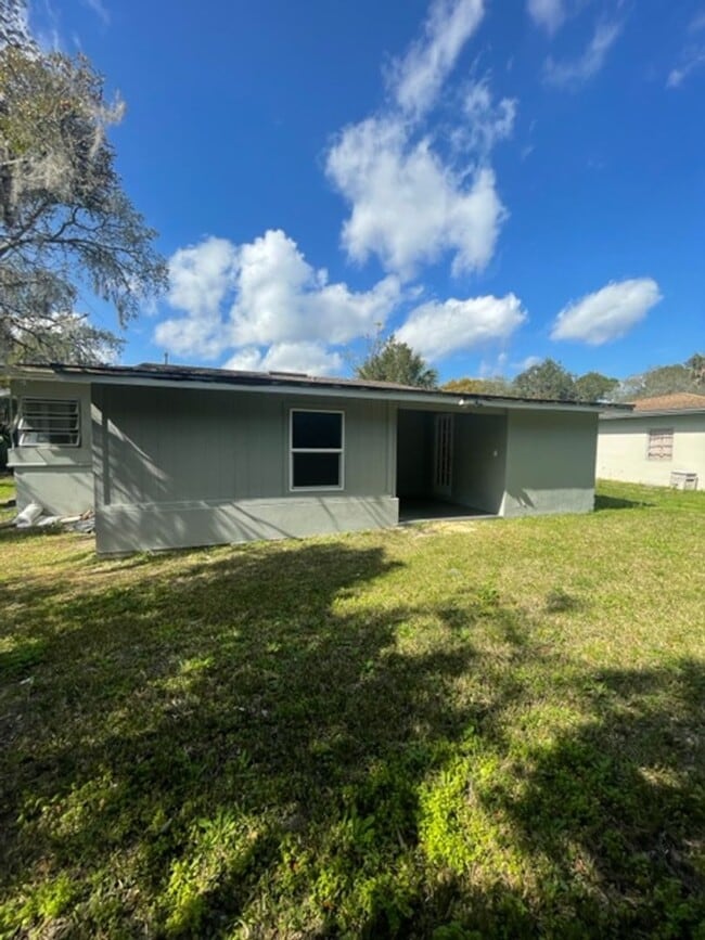 Building Photo - 3 Bed 2 Bath Home | Pet Friendly | Washer ...