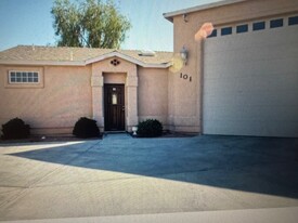 Building Photo - 2800 Tonto Dr