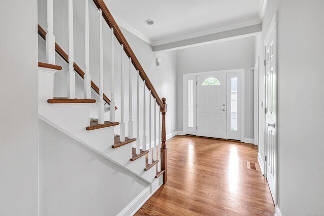 Building Photo - 70 Maple Oak Dr