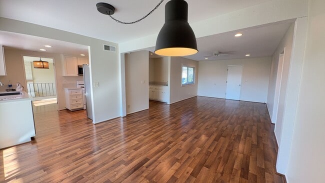 Building Photo - Lovely Thousand Oaks Rental with Expansive Yard and Mountain Views