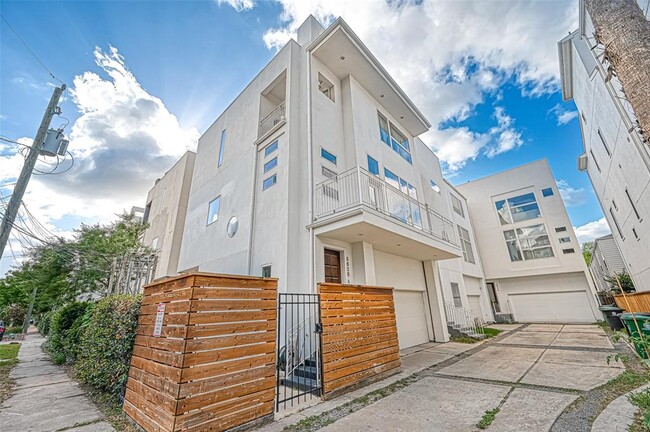 Building Photo - 5628 Kiam St