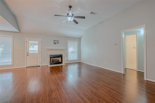 Building Photo - 7135 Woodland Oaks