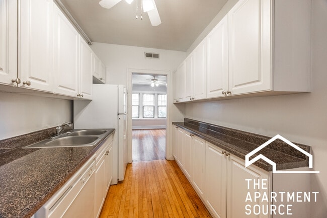 Building Photo - 925 Forest Ave