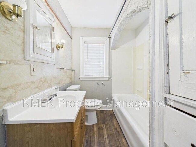 Building Photo - 916 Peckham St