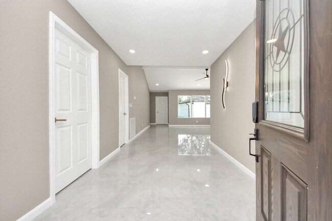 Building Photo - 16114 Forest Bend Ave
