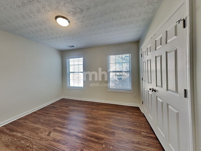 Building Photo - 643 Bartow Dr