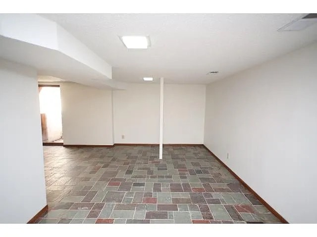 Building Photo - 3145 S 31st Ave