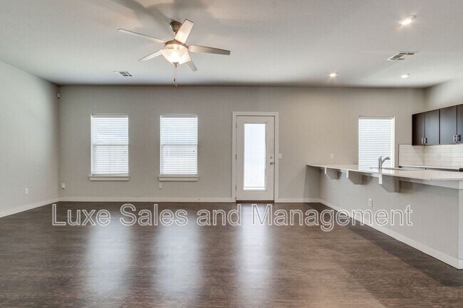 Building Photo - 17604 Sunny Hollow Rd