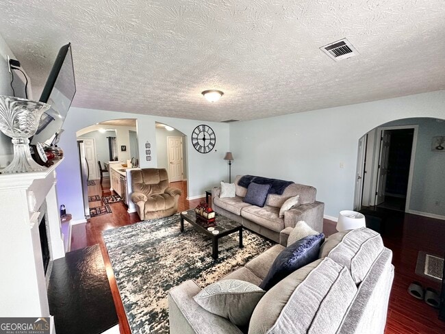 Building Photo - 3353 Medina Dr